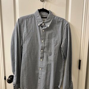 GAP Black and White Checkered Men's Button Down Shirt.  Size S
